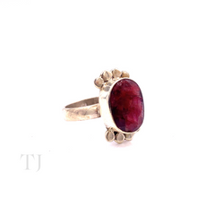 Cargar imagen en el visor de la galería, Indian Ruby Oval Ring in Sterling Silver
