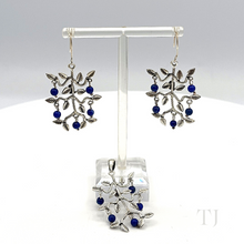 Cargar imagen en el visor de la galería, Lapis Lazuli Small beads in a sterling silver earrings and pendants.
