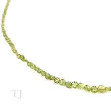 Load image into Gallery viewer, Peridot Round Chip Necklace
