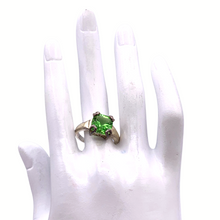 Load image into Gallery viewer, Peridot quartz Ring in sterling silver
