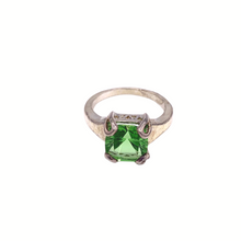 Load image into Gallery viewer, Peridot quartz Ring in sterling silver
