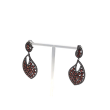 Load image into Gallery viewer, Garnet earring with diamonquie
