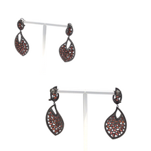 Load image into Gallery viewer, Garnet earring with diamonquie
