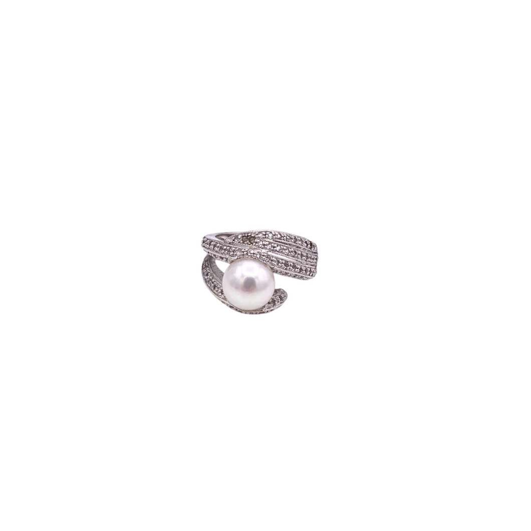 Pearl Ring in Sterling silver with  Diamquoie