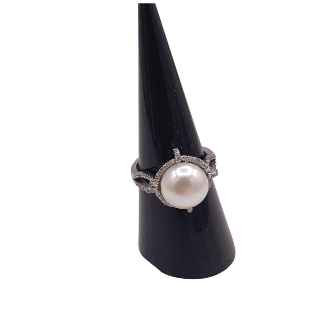 Pearl ring in Sterling silver