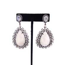 Cargar imagen en el visor de la galería, moon stone Earrings In sterling Silver
