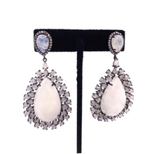 Cargar imagen en el visor de la galería, moon stone Earrings In sterling Silver
