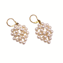 Cargar imagen en el visor de la galería, Pearl Earrings In sterling silver with gold coated
