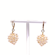 Cargar imagen en el visor de la galería, Pearl Earrings In sterling silver with gold coated
