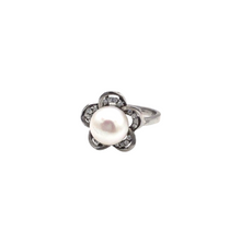 Load image into Gallery viewer, Pearl ring with Diamonique in Flower Shape
