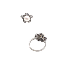 Load image into Gallery viewer, Pearl ring with Diamonique in Flower Shape
