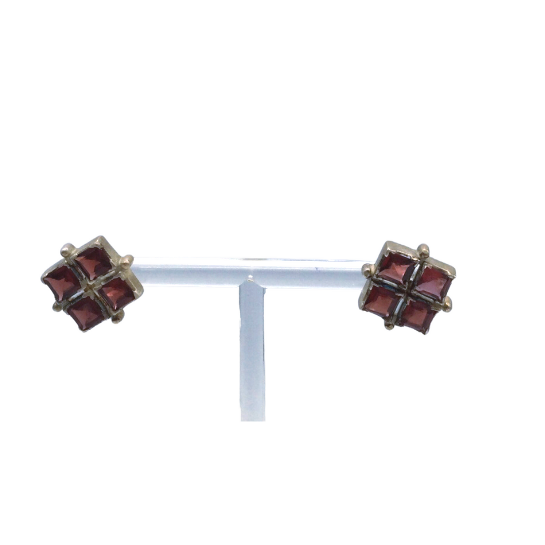 Garnet earring with stering silver