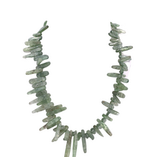 Cargar imagen en el visor de la galería, Green tourmaline Necklace With Chips
