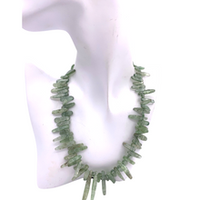 Load image into Gallery viewer, Green tourmaline Necklace With Chips
