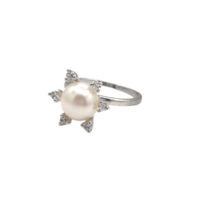 Load image into Gallery viewer, Pearl ring in Sterling Silver
