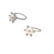 Load image into Gallery viewer, Pearl ring in Sterling Silver
