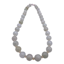 Cargar imagen en el visor de la galería, Front view of Burmese Jade bead necklace
