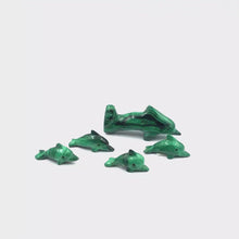 Загружайте и воспроизводите видео в средстве просмотра галереи Hand-Carved Malachite Dolphin Figurines
