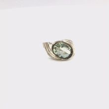 Cargar y reproducir el video en el visor de la galería, Green Amethyst Twisted Style Ring in Sterling Silver
