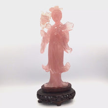 Загружайте и воспроизводите видео в средстве просмотра галереи Goddess of Beauty: Hand-Carved Rose Quartz sculpture
