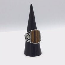 Загружайте и воспроизводите видео в средстве просмотра галереи Yellow Tiger&#39;s Eye Ring in Sterling Silver
