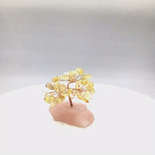 Загружайте и воспроизводите видео в средстве просмотра галереи Citrine Gemstone Tree in (Amethyst &amp; Rose Quartz) Base
