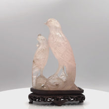 Загружайте и воспроизводите видео в средстве просмотра галереи Rose Quartz Carving from Qing Dynasty
