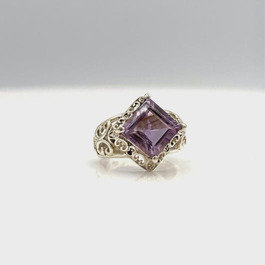 360 degree video of Amethyst ring in sterling silver