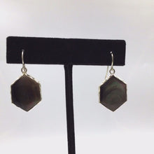 Загружайте и воспроизводите видео в средстве просмотра галереи Mother of Pearl Hexagon Shape Earrings in Sterling Silver
