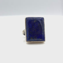 Cargar y reproducir el video en el visor de la galería, Lapis Lazuli ring in sterling silver
