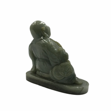 将图片加载到图库查看器，手工雕刻快乐佛玉像
