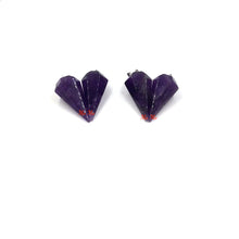 Cargar imagen en el visor de la galería, Amethyst pendulum pendant portraying heart shapes.
