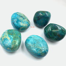 将图片加载到图库查看器，Chrysocolla tumbled stones
