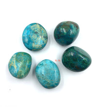 将图片加载到图库查看器，Chrysocolla tumbled stones
