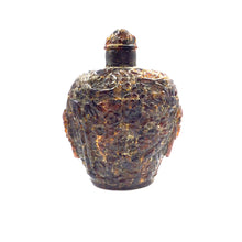 Cargar imagen en el visor de la galería, Celestial Garden: A Hand-Carved Snuff Bottle
