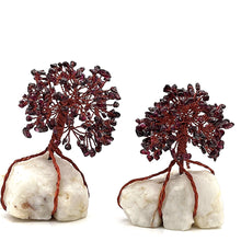 Cargar imagen en el visor de la galería, Garnet Tree with Quartz base
