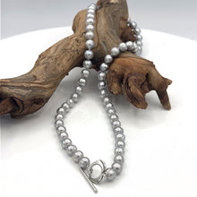 Cargar imagen en el visor de la galería, Long Pearl Necklace with Metal Heart 22&quot; 9mm
